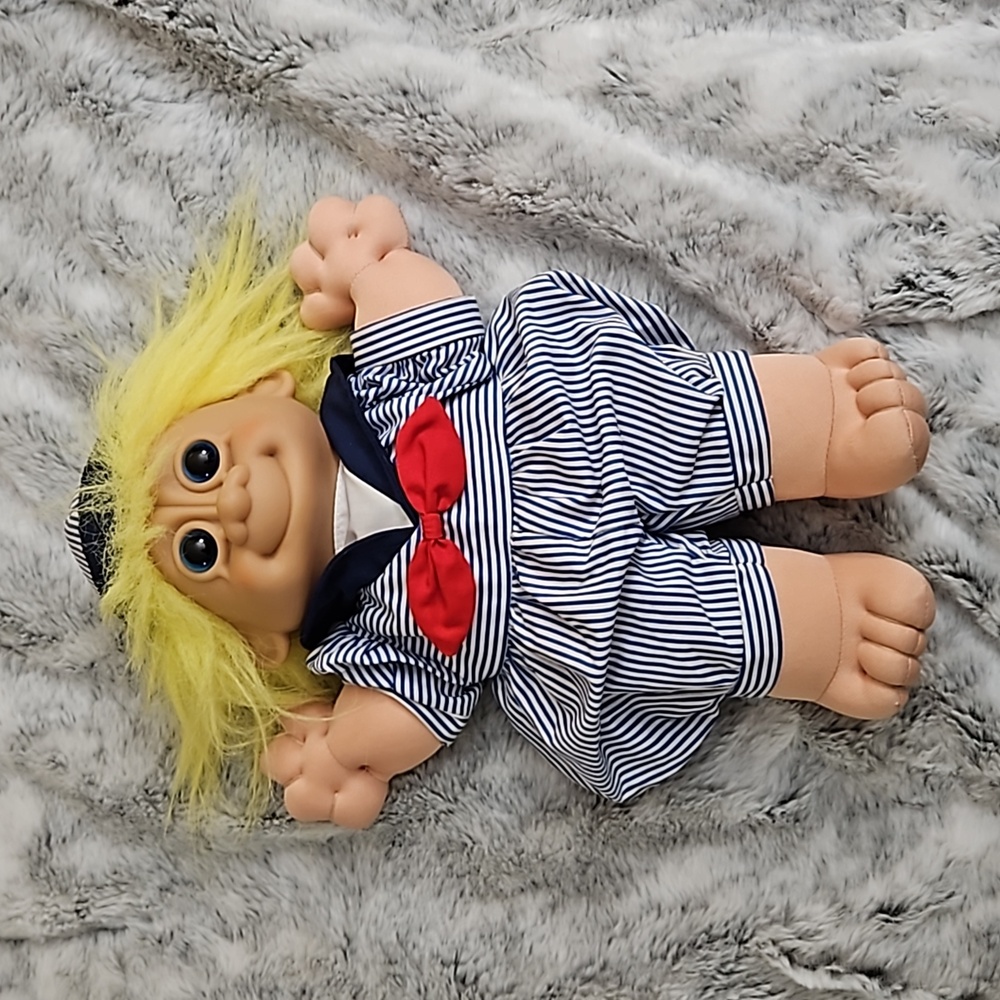 Large sailor troll